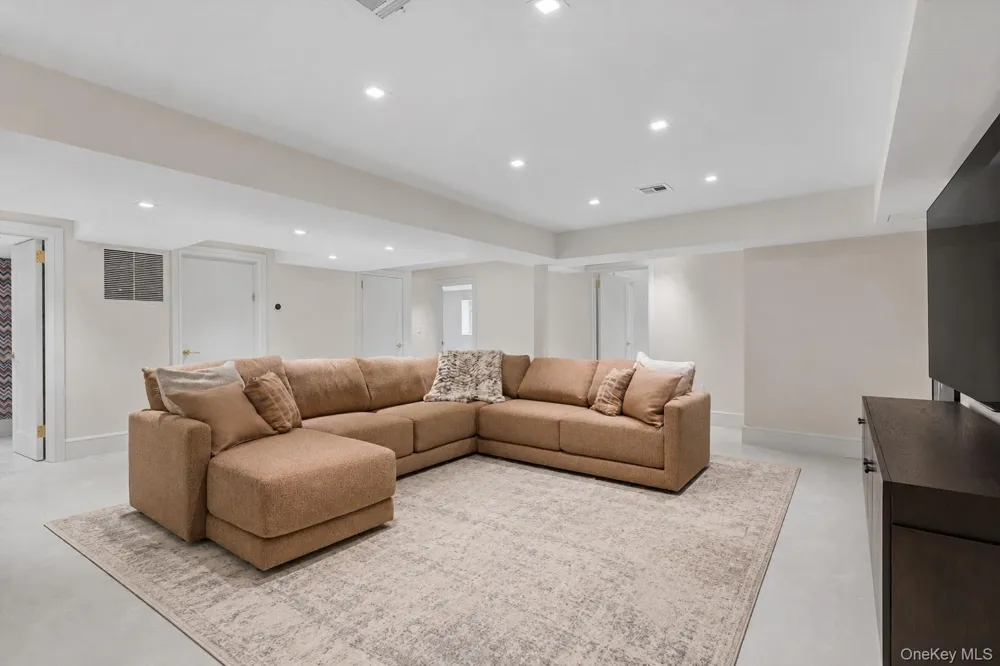 227 Ibis Court Manhasset, NY 11030