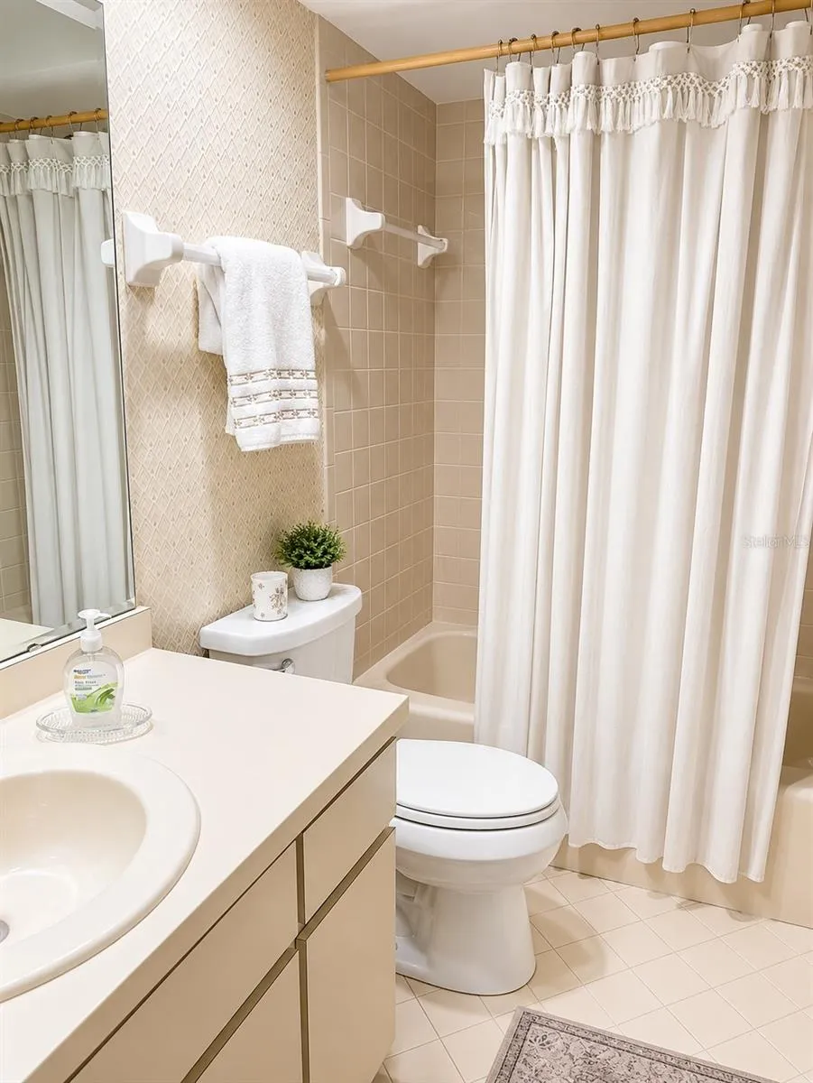 1211 CAPRI ISLES BOULEVARD #122 Venice, FL 34292