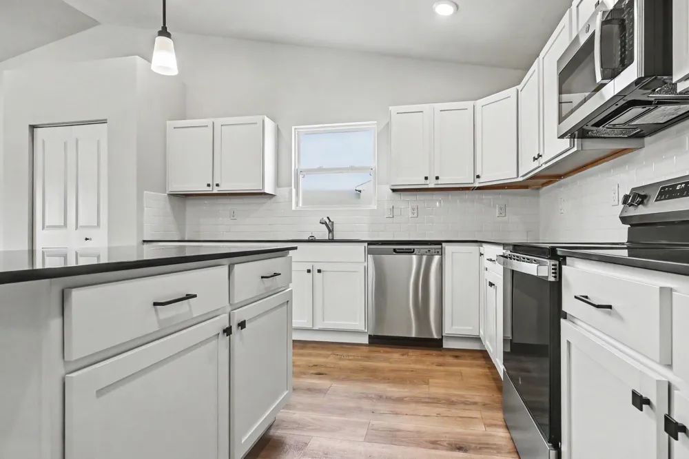 71348 Embassy Road Edwardsburg, MI 49112