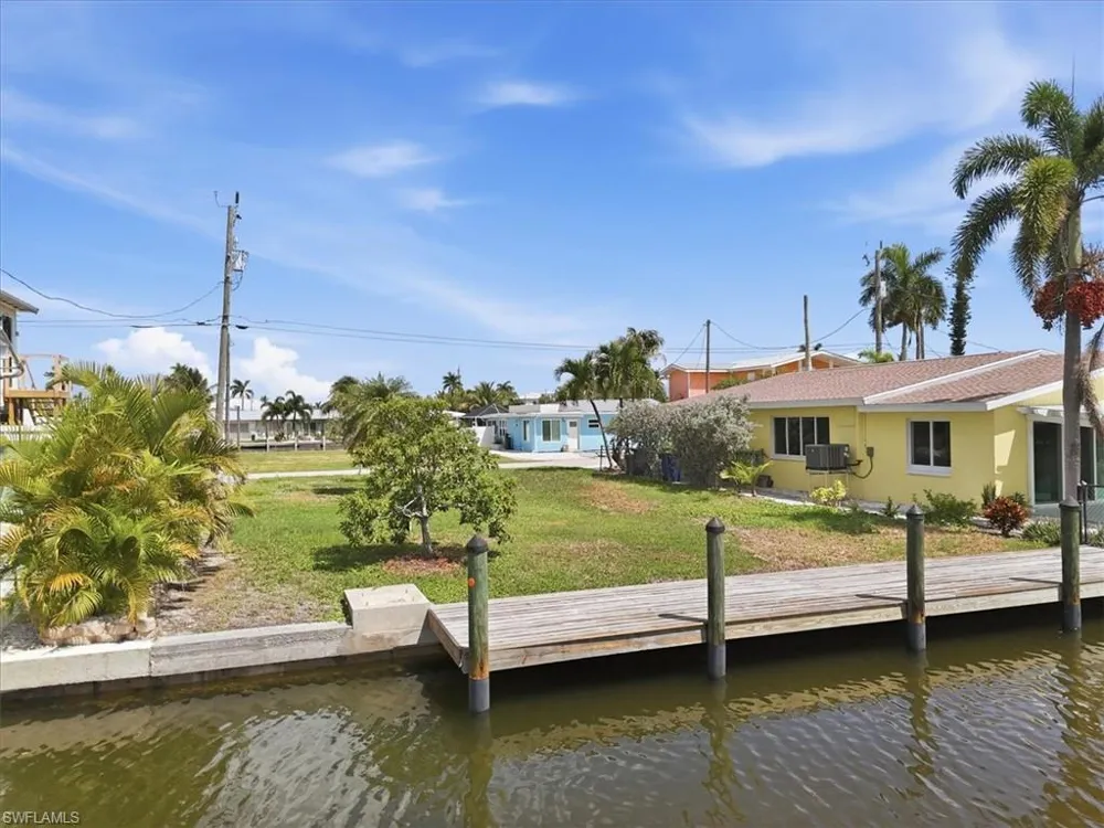 2609 Bayshore Drive Matlacha, FL 33993