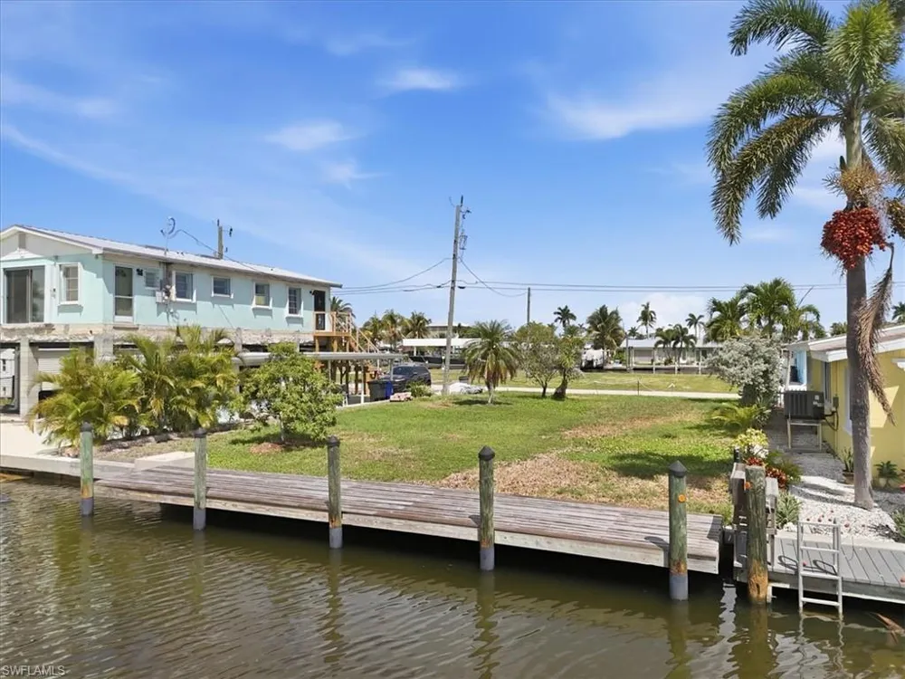 2609 Bayshore Drive Matlacha, FL 33993