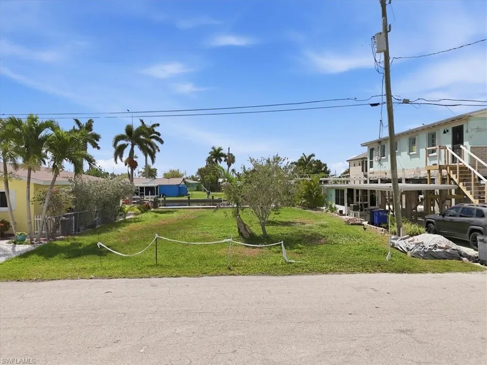 2609 Bayshore Drive Matlacha, FL 33993