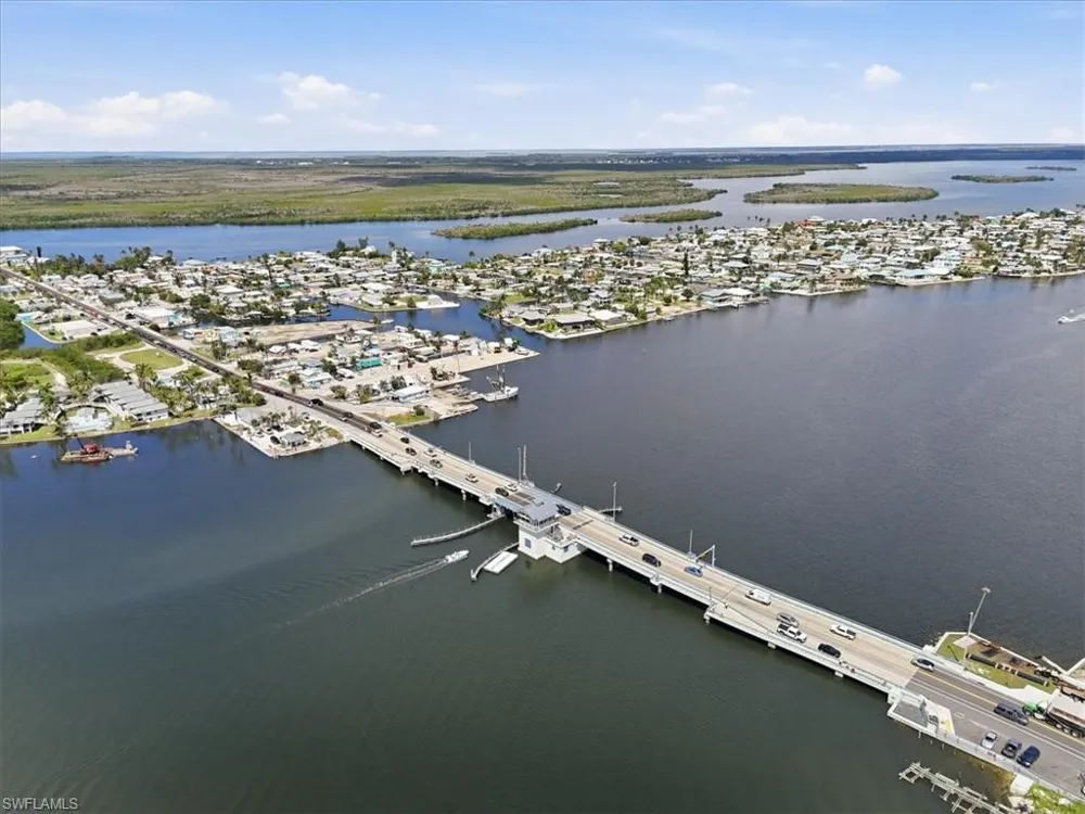 2609 Bayshore Drive Matlacha, FL 33993