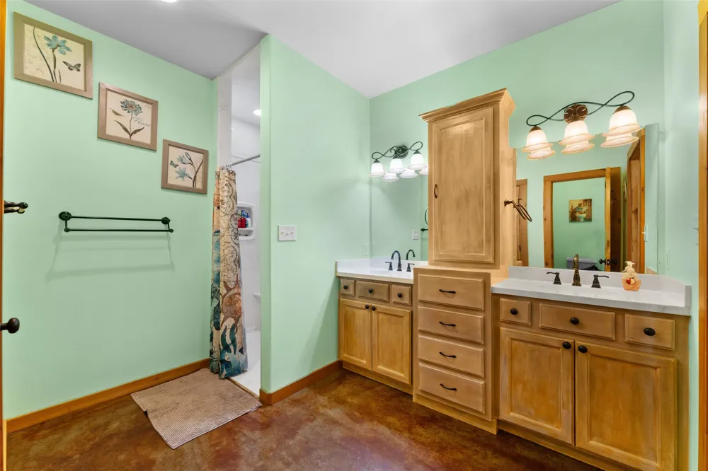 218 Lcr 793 Groesbeck, TX 76642
