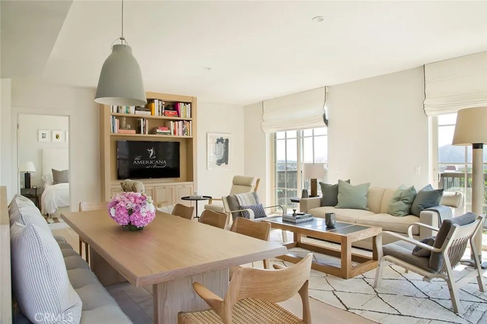 722 Americana Way #M559 Glendale, CA 91210