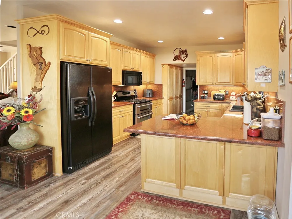 2097 Fox Big Bear City, CA 92314