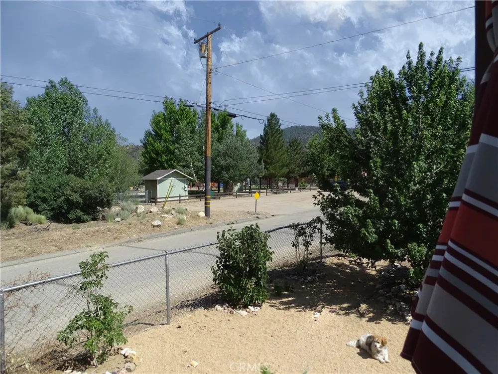 2097 Fox Big Bear City, CA 92314