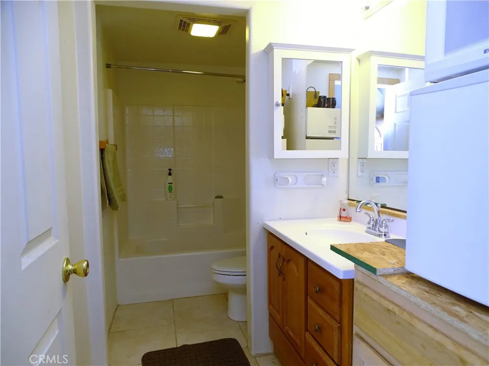2097 Fox Big Bear City, CA 92314
