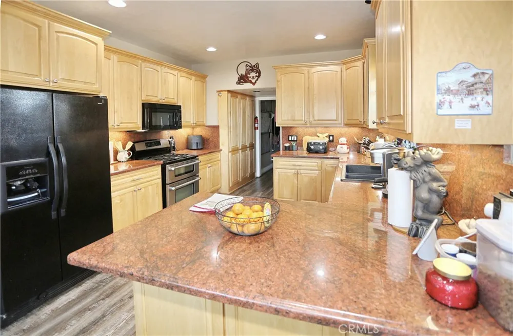 2097 Fox Big Bear City, CA 92314