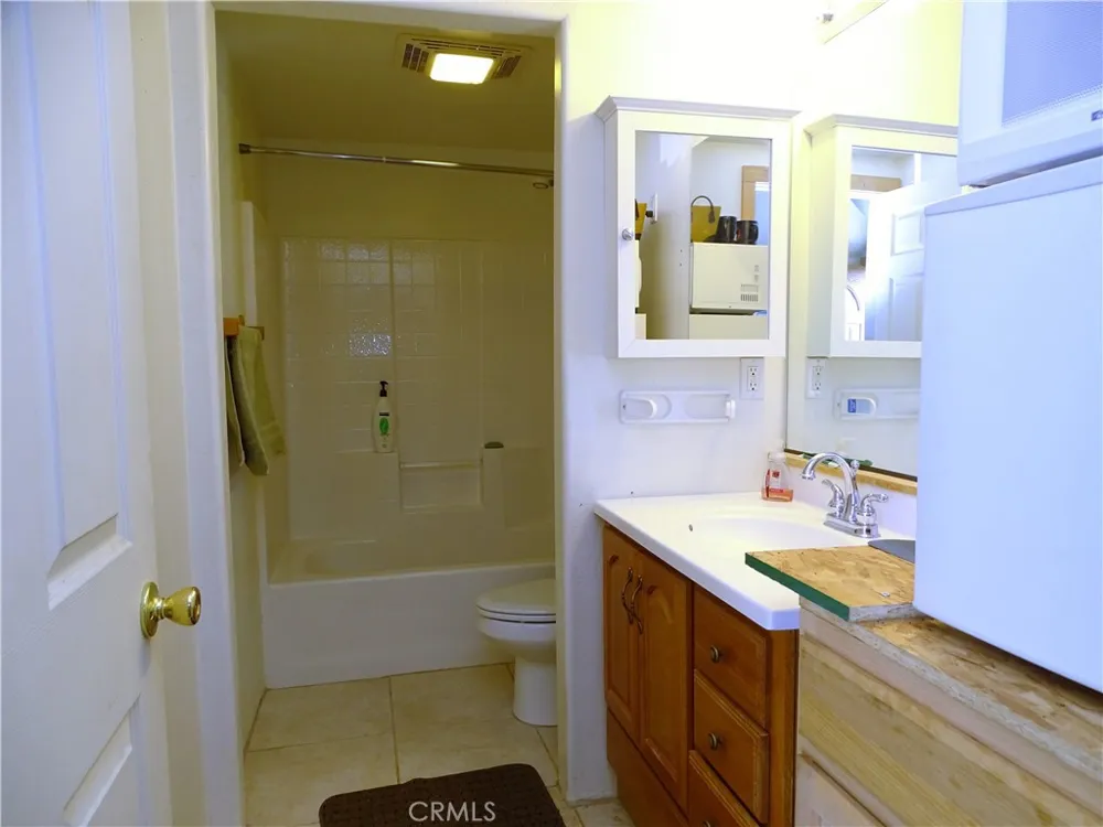 2097 Fox Big Bear City, CA 92314