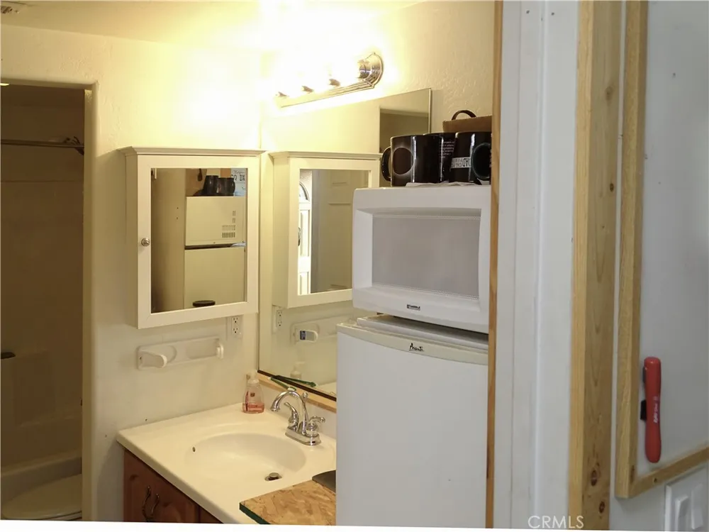 2097 Fox Big Bear City, CA 92314