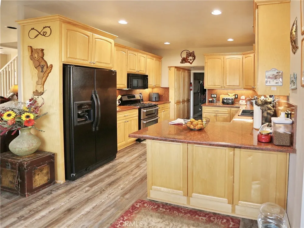 2097 Fox Big Bear City, CA 92314