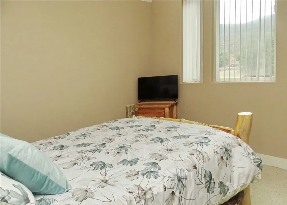 2097 Fox Big Bear City, CA 92314