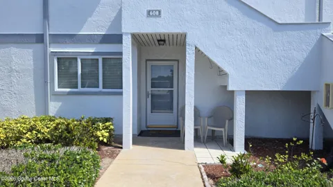 608 Beach Park Lane #V257
