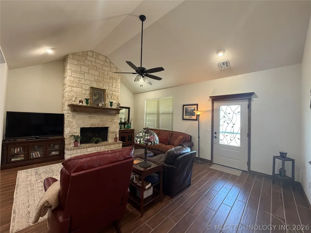 803 Julie Avenue Hominy, OK 74035