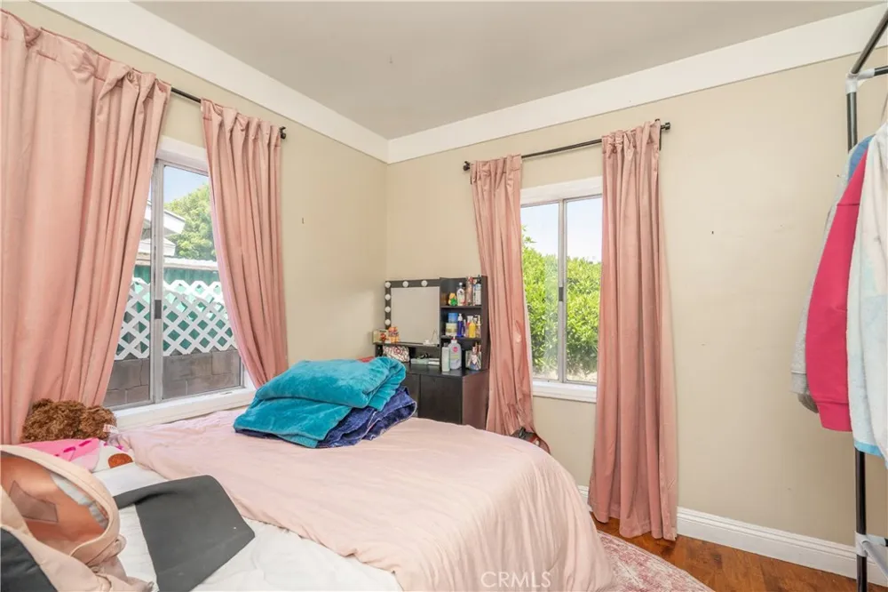 1206 E Cruces Wilmington, CA 90744
