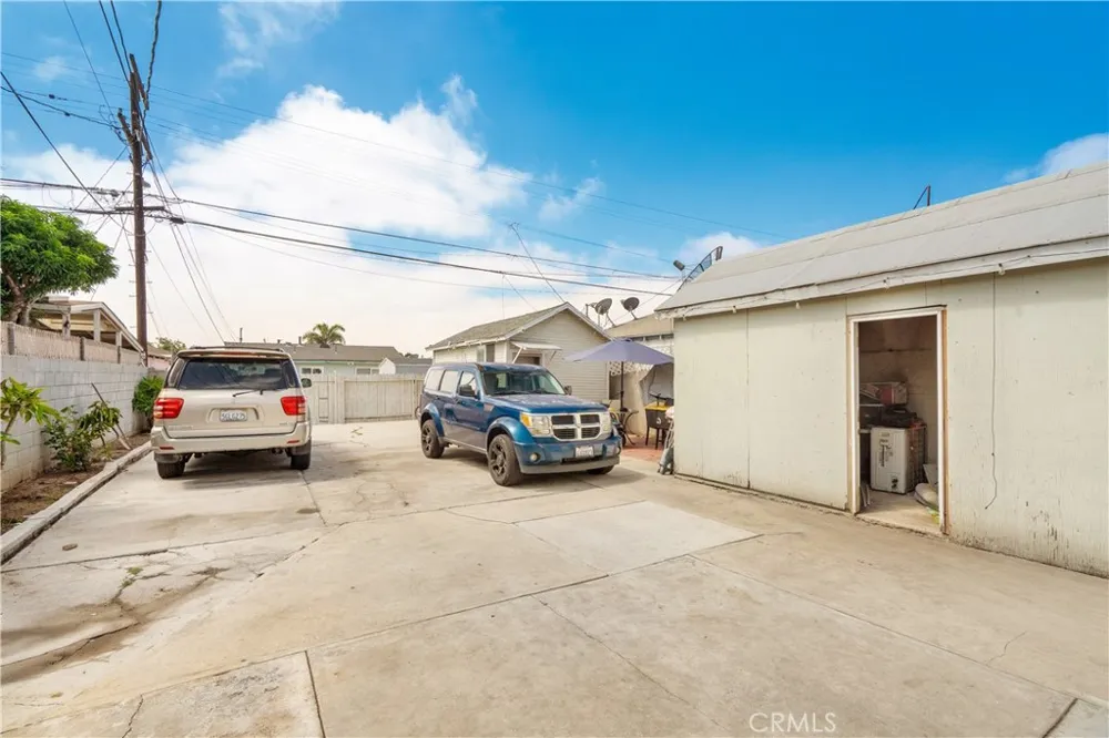 1206 E Cruces Wilmington, CA 90744
