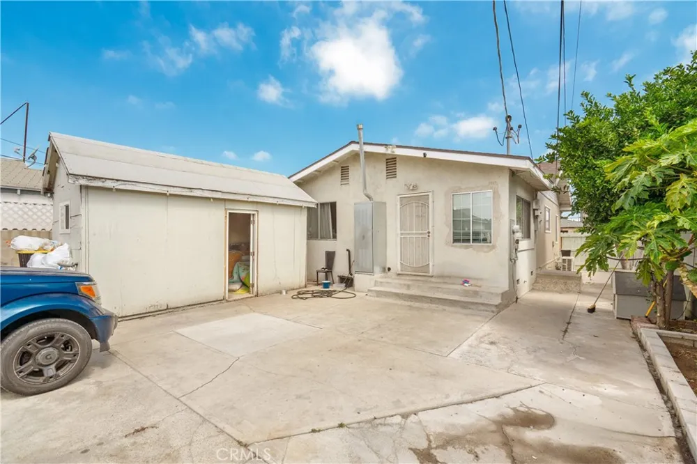 1206 E Cruces Wilmington, CA 90744
