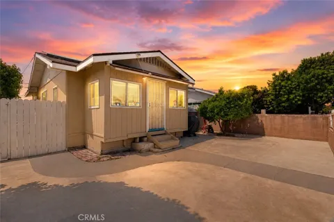 1206 E Cruces