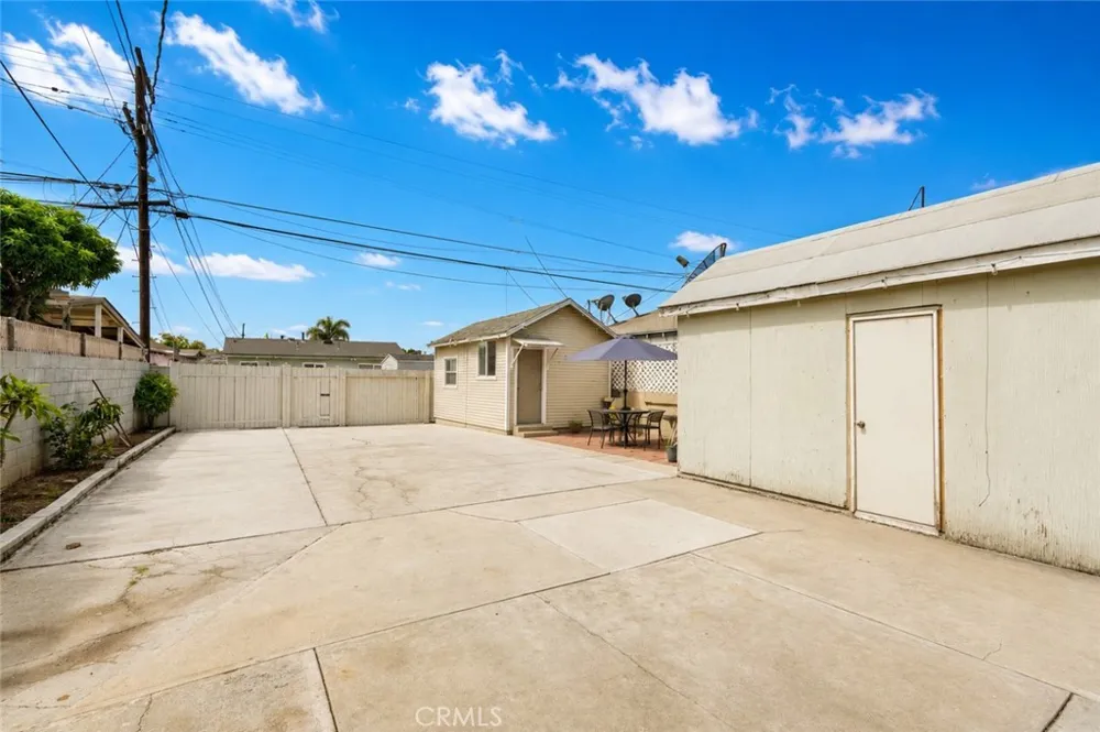 1206 E Cruces Wilmington, CA 90744