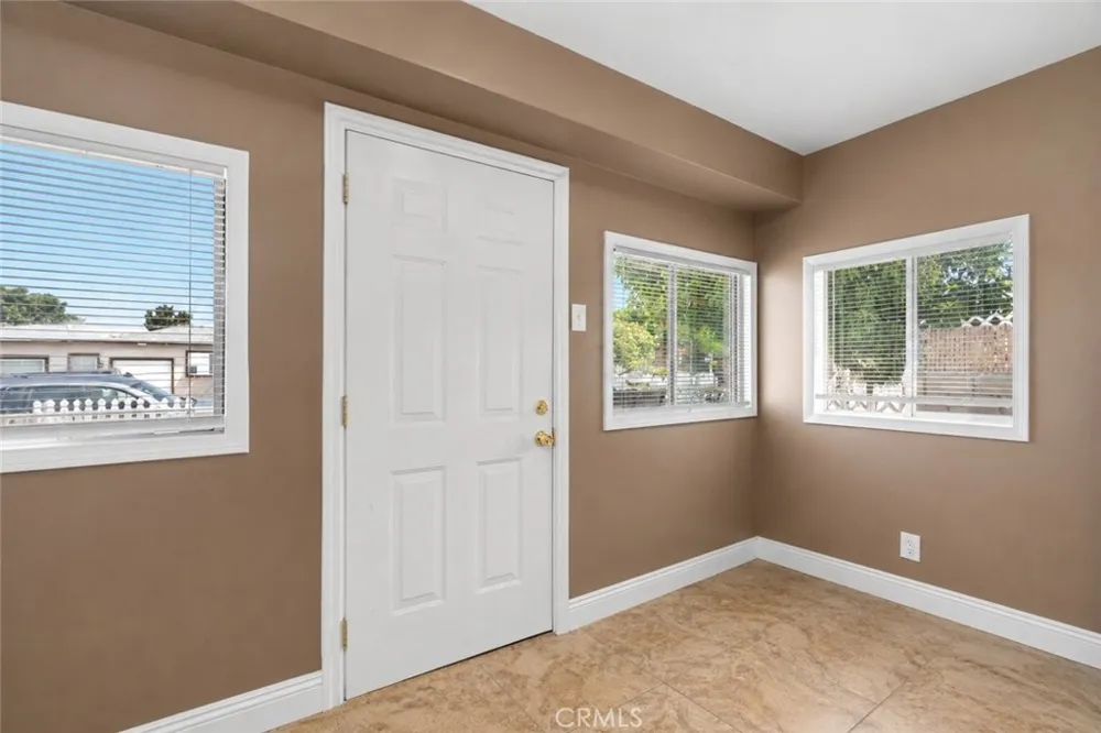 1206 E Cruces Wilmington, CA 90744