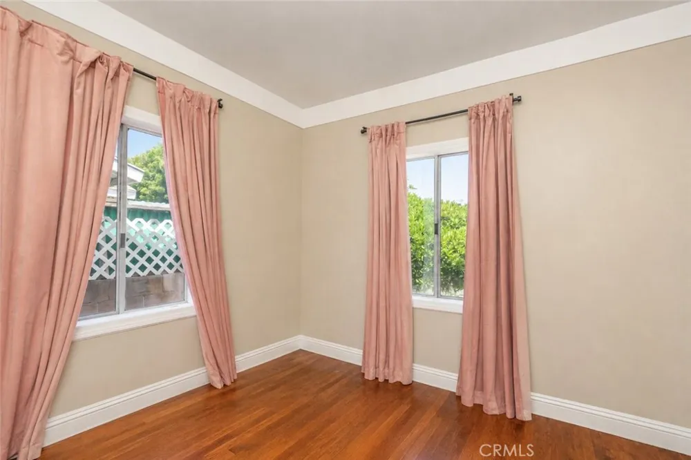 1206 E Cruces Wilmington, CA 90744