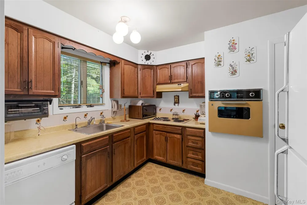 16 Fairway Drive Highland Lake, NY 12743