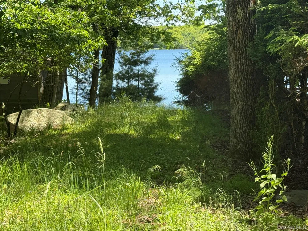 16 Fairway Drive Highland Lake, NY 12743