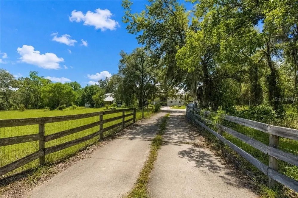 18890 SW 44TH STREET Dunnellon, FL 34432
