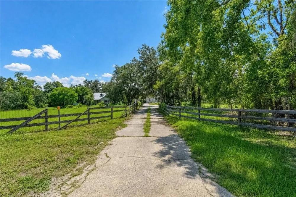 18890 SW 44TH STREET Dunnellon, FL 34432