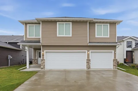 1118 Albert Court W