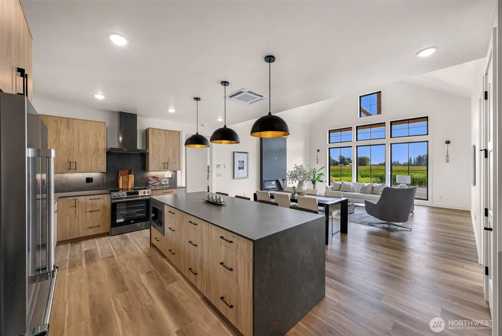 231 Skipping Stone Loop Lynden, WA 98264