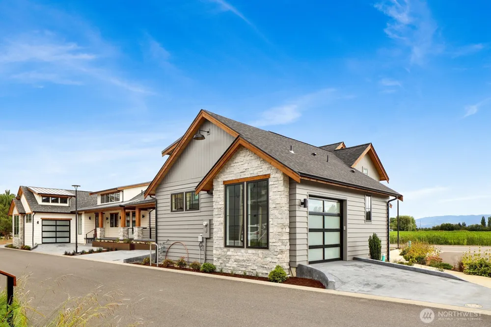 231 Skipping Stone Loop Lynden, WA 98264