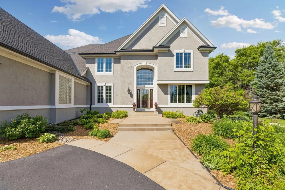 23 Scotch Pine Circle North Oaks, MN 55127