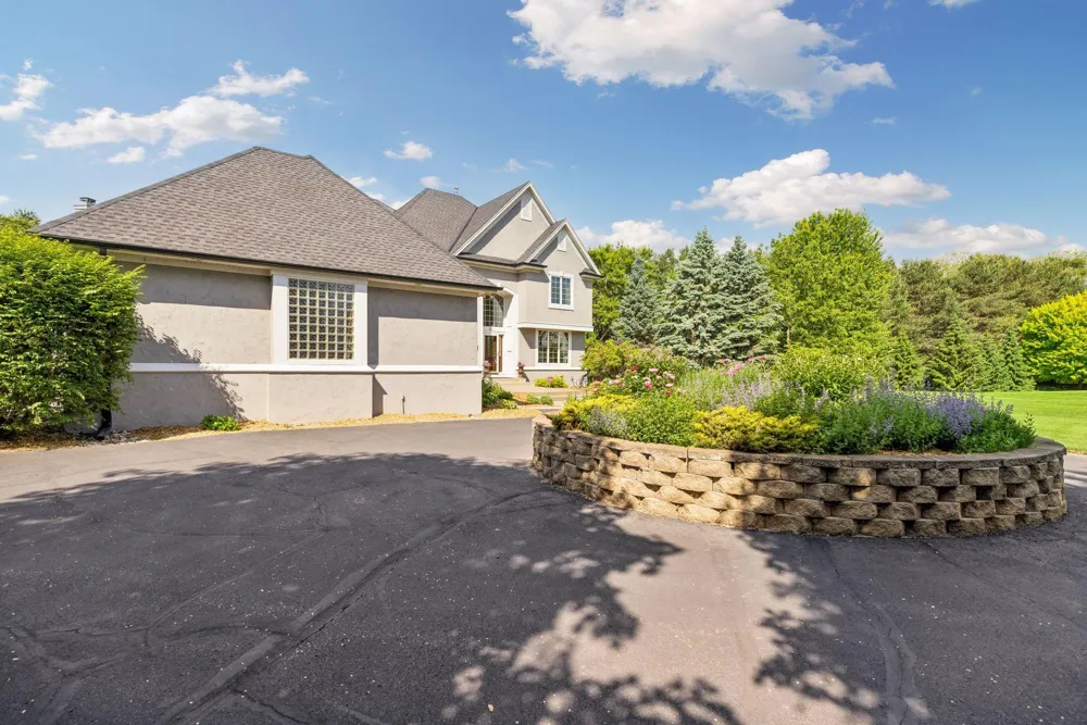 23 Scotch Pine Circle North Oaks, MN 55127