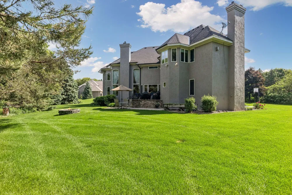 23 Scotch Pine Circle North Oaks, MN 55127