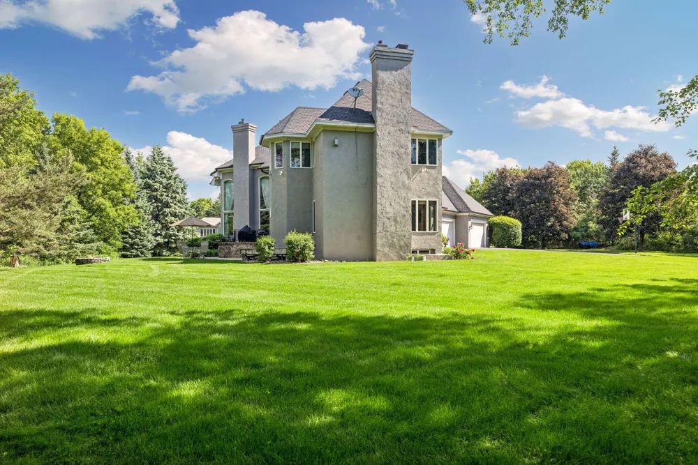 23 Scotch Pine Circle North Oaks, MN 55127