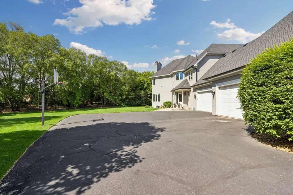 23 Scotch Pine Circle North Oaks, MN 55127