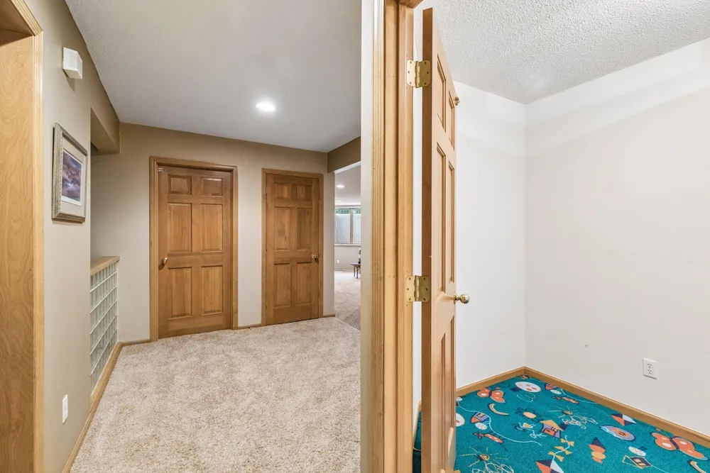 23 Scotch Pine Circle North Oaks, MN 55127
