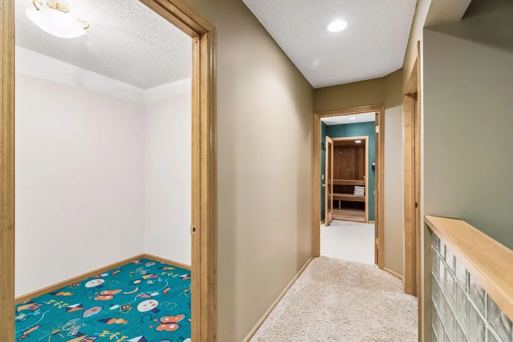 23 Scotch Pine Circle North Oaks, MN 55127