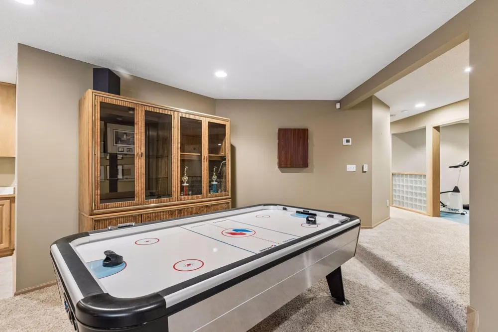 23 Scotch Pine Circle North Oaks, MN 55127