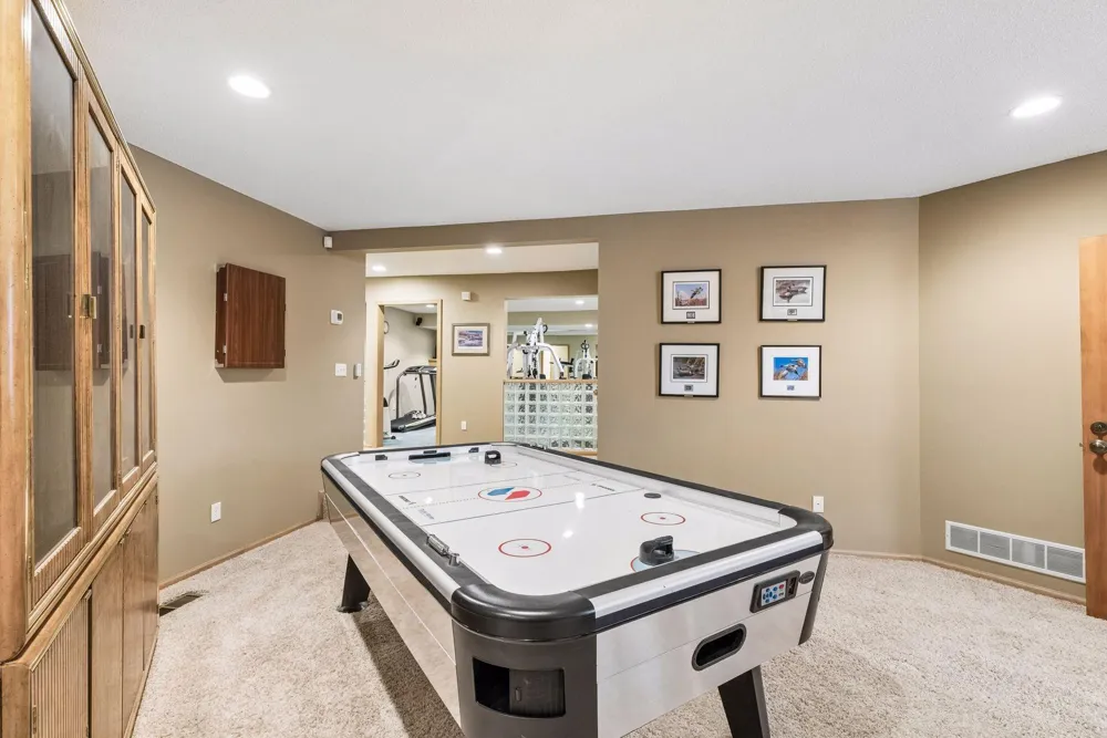 23 Scotch Pine Circle North Oaks, MN 55127