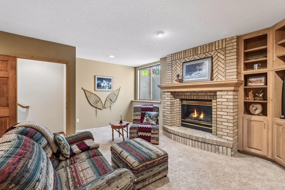 23 Scotch Pine Circle North Oaks, MN 55127