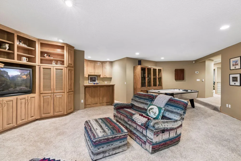 23 Scotch Pine Circle North Oaks, MN 55127