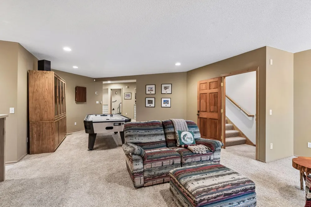 23 Scotch Pine Circle North Oaks, MN 55127