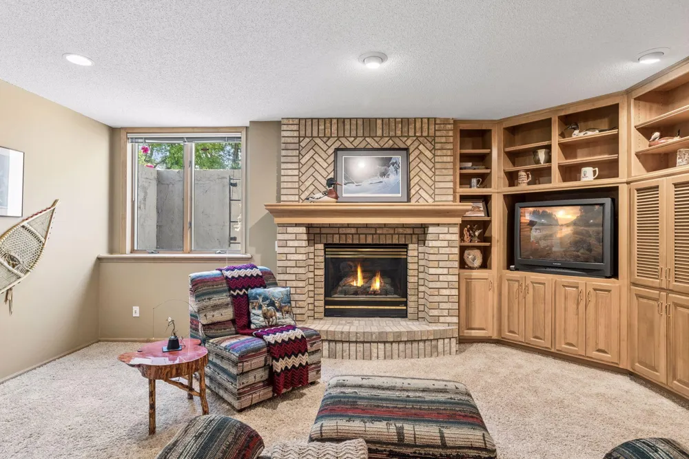 23 Scotch Pine Circle North Oaks, MN 55127
