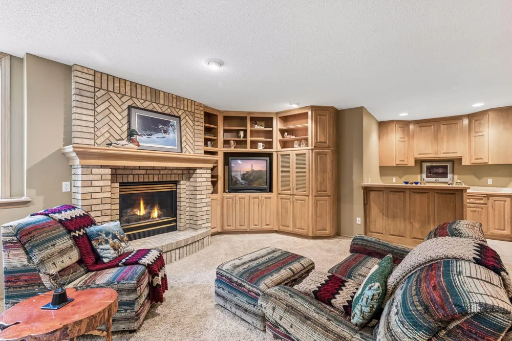23 Scotch Pine Circle North Oaks, MN 55127