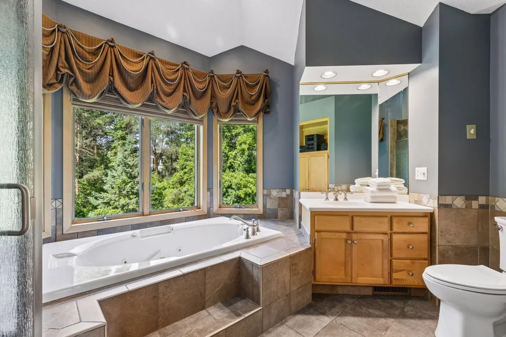 23 Scotch Pine Circle North Oaks, MN 55127