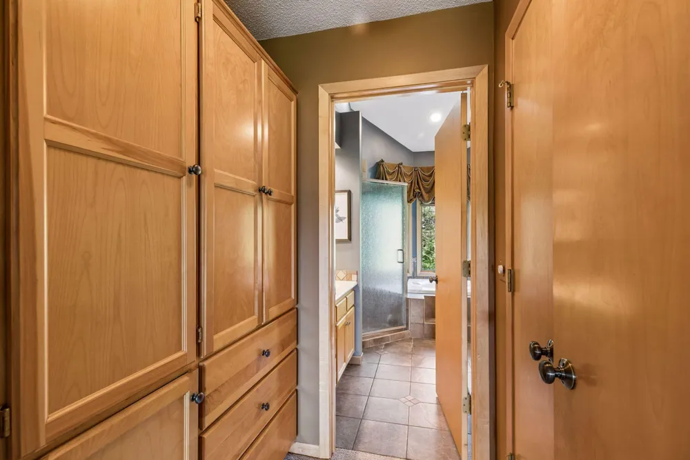 23 Scotch Pine Circle North Oaks, MN 55127