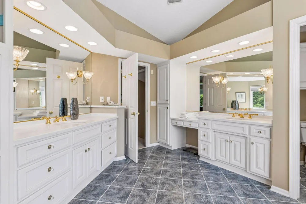 23 Scotch Pine Circle North Oaks, MN 55127
